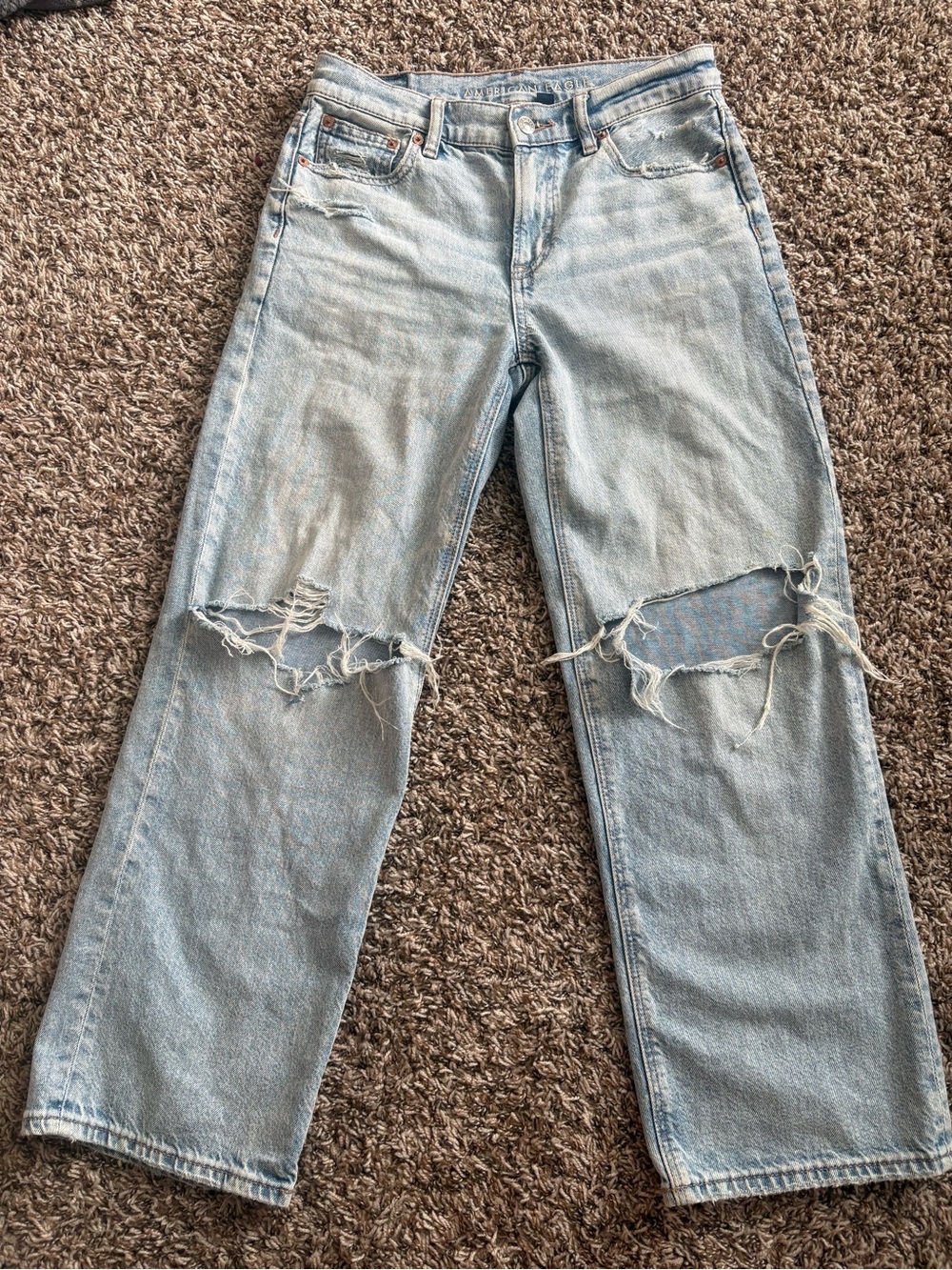 American Eagle Strigid Light Blue Distressed Women’s Straight-Leg Jeans